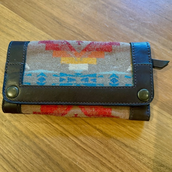 NEVER USED - PENDLETON SIERRA RIDGE TRADE WALLET - Picture 1 of 8